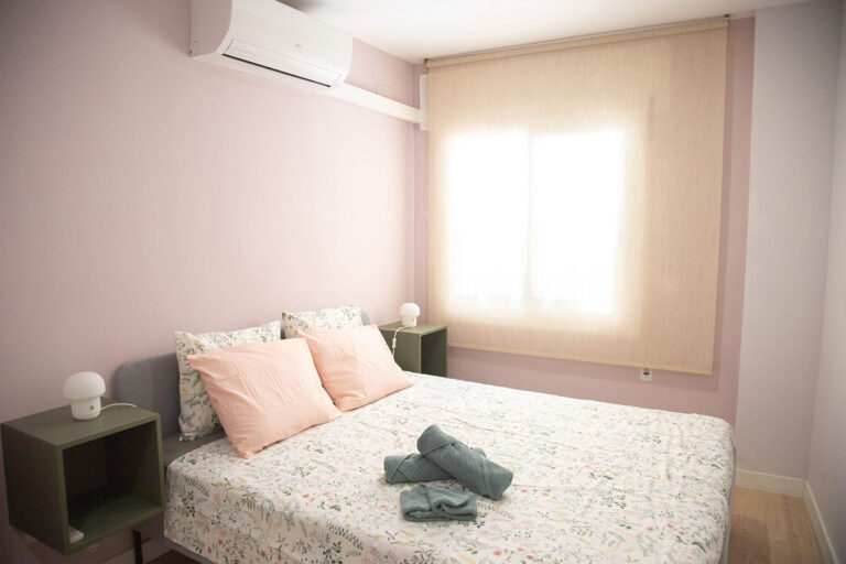 apartamento-en-tarragona-centrico-habitacion-rosa-1