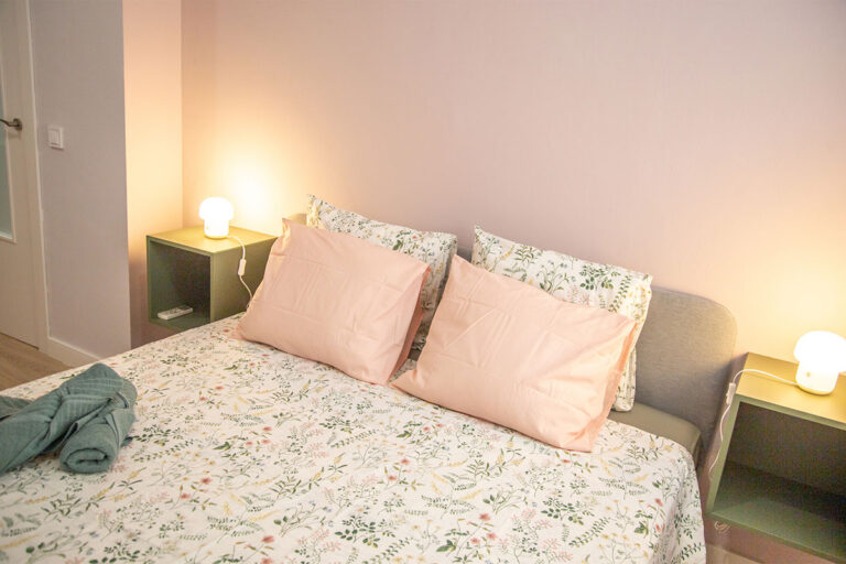 apartamento-en-tarragona-centrico-habitacion-rosa-3